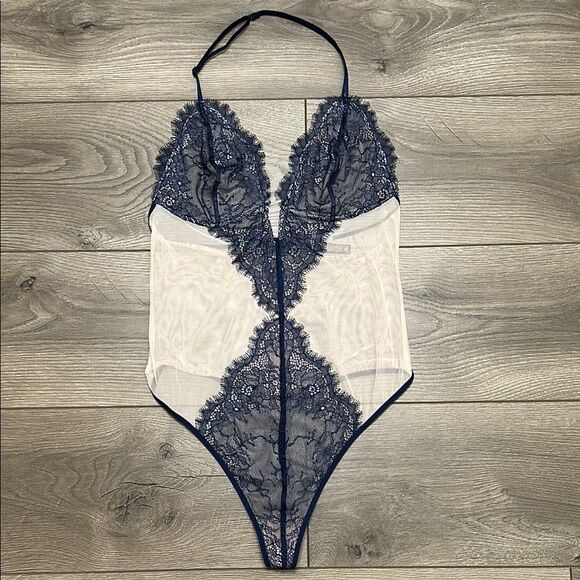 Victoria’s Secret V Wire Beige And Blue Lace V-String Teddy Bodysuit Size Medium - Picture 1 of 15